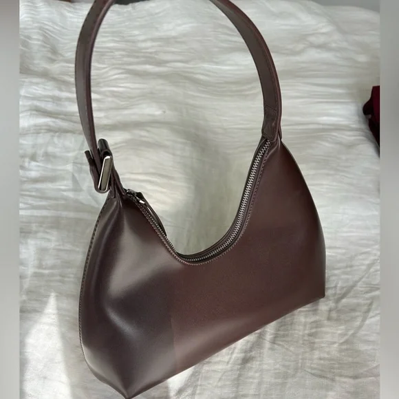 Elegant Brown Leather Handbag - Picture 5 of 5